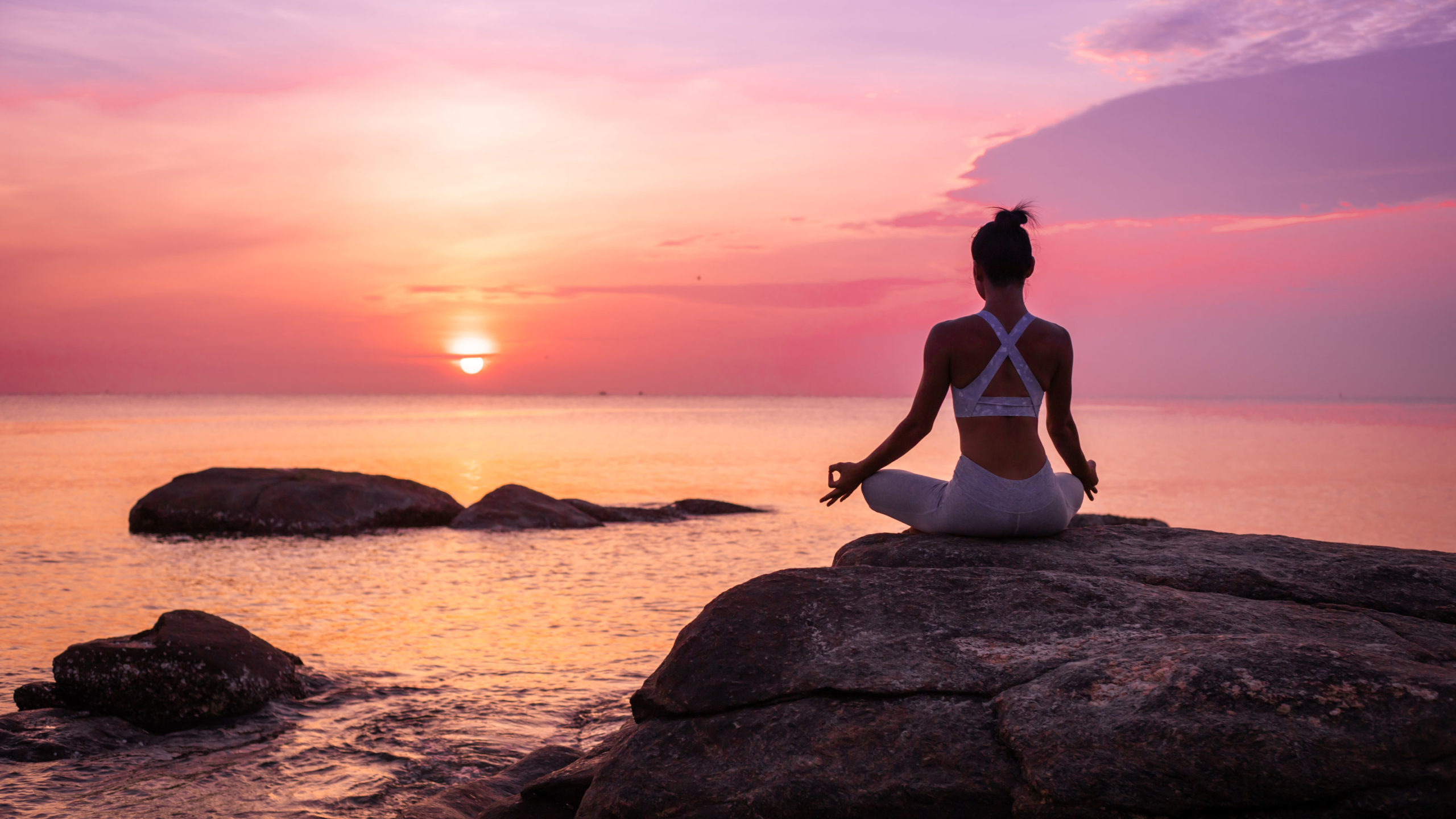 Голая йога медитация и баланс наедине с природой